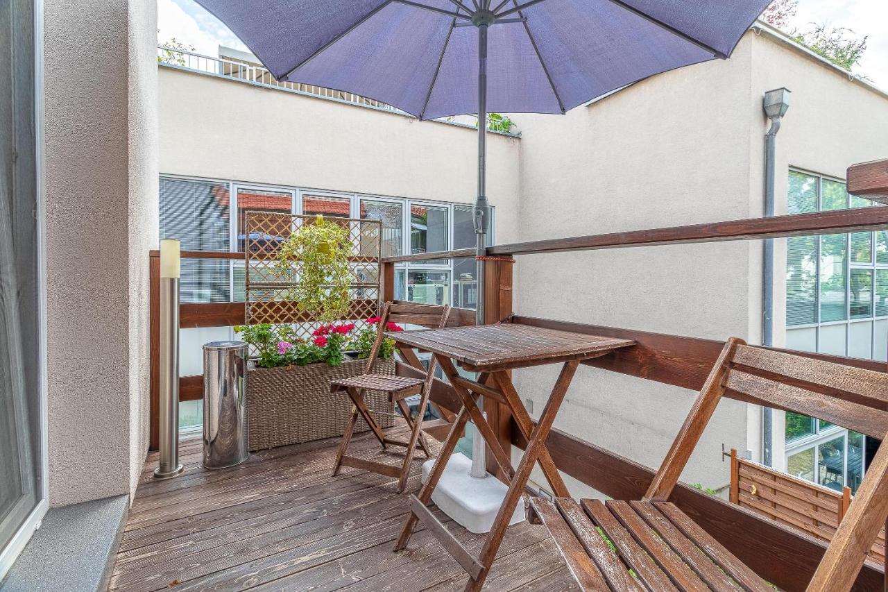 -apartment Near The Center With A Balcony * Bratysława