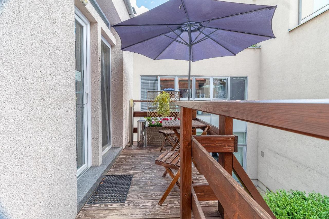 -apartment Near The Center With A Balcony Bratysława
