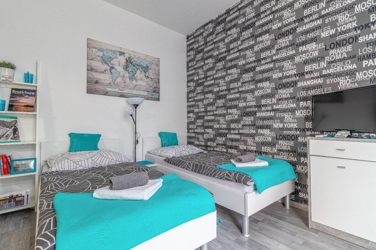 Apartment -apartment Near The Center With A Balcony Pressburg