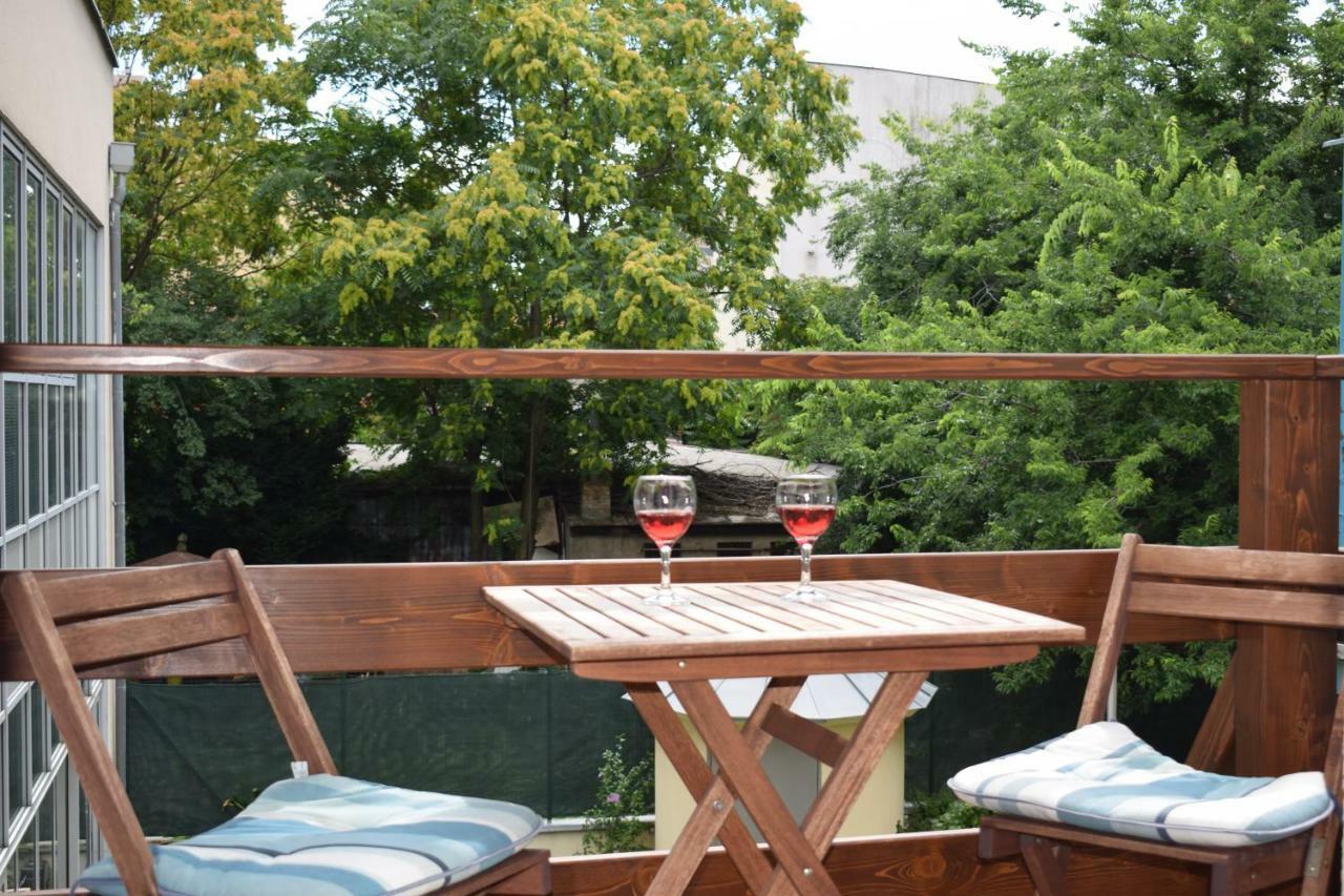 Apartament -apartment Near The Center With A Balcony Bratysława